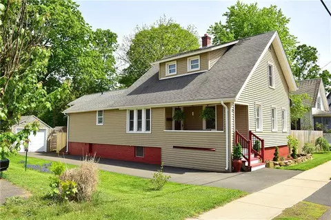 57 Center St, Windsor Locks, CT 06096 photo 1