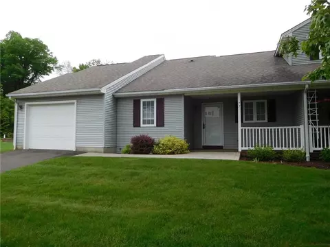77 Dibble Hollow Ln #77, Windsor Locks, CT 06096 photo 1