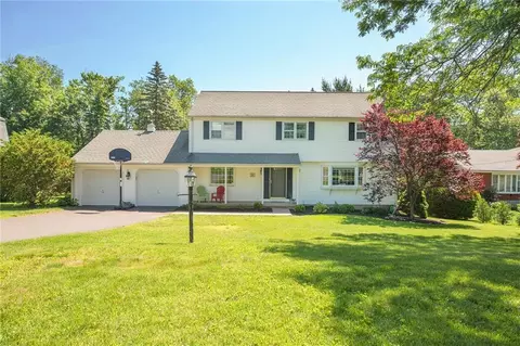 136 Clovercrest Rd, Wethersfield, CT 06109 photo 1