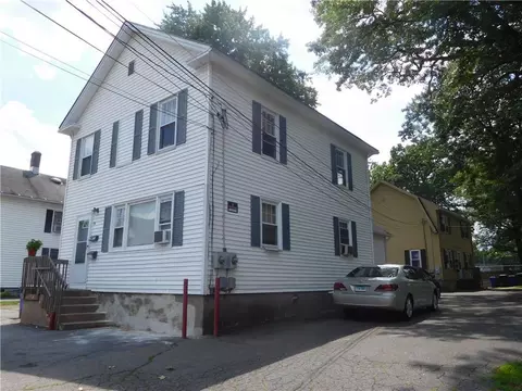 38 Chestnut St, Windsor Locks, CT 06096 photo 1