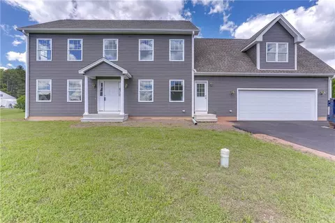 766 Pine St, Middletown, CT 06457 photo 1