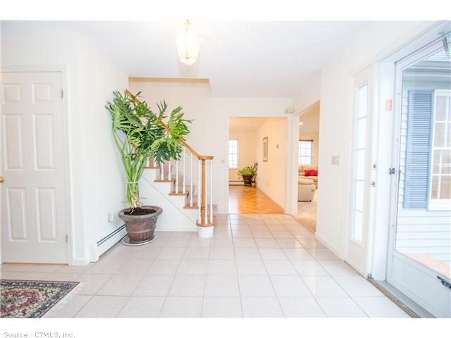60 Woodside Dr, Wethersfield, CT 06109 photo 1