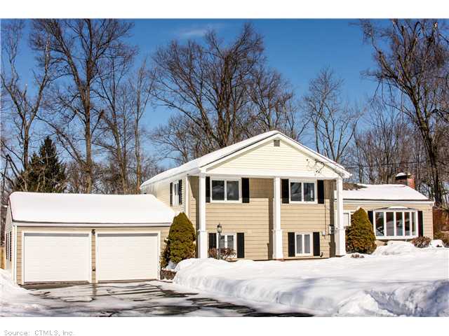 924 Overhill Dr, Suffield, CT 06078 photo 1