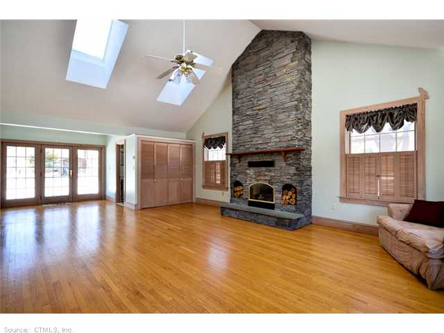 83 Old Mill Rd, Middletown, CT 06457 photo 1