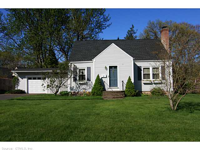 4 Middle Dr, Windsor Locks, CT 06096 photo 1