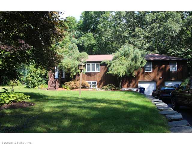 74 Oakwood Dr, Windham, CT 06280 photo 1