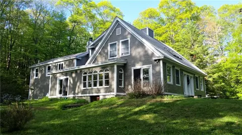 21 E Greenwich Rd, Warren, CT 06754 photo 1