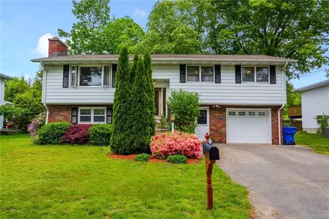 496 Como Ave, Waterbury, CT 06708 photo 1