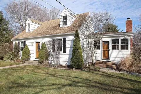 611 Gilbert Ave, Hamden, CT 06514 photo 1