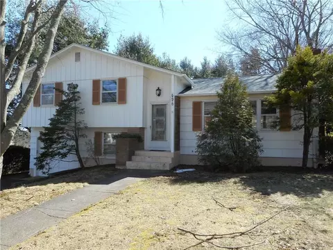 696 Benham St, Hamden, CT 06514 photo 1