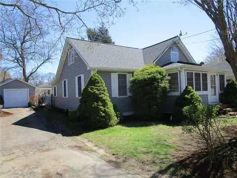 24 Beach Rd, Clinton, CT 06413 photo 1