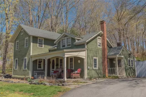 41 Essex St, Deep River, CT 06417 photo 1