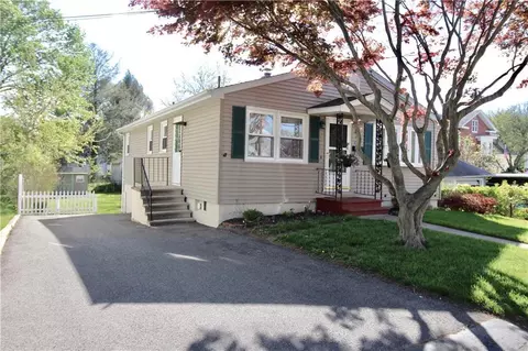 17 Maple Ave, Wallingford, CT 06492 photo 1