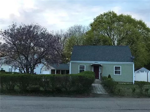 2 Washington Ct, Hamden, CT 06518 photo 1