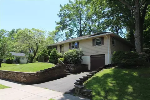 102 Smith Dr, Hamden, CT 06517 photo 1