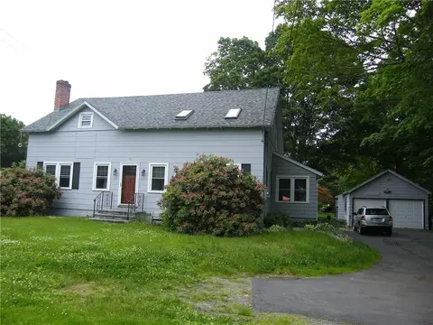 60 Grove St, Clinton, CT 06413 photo 1