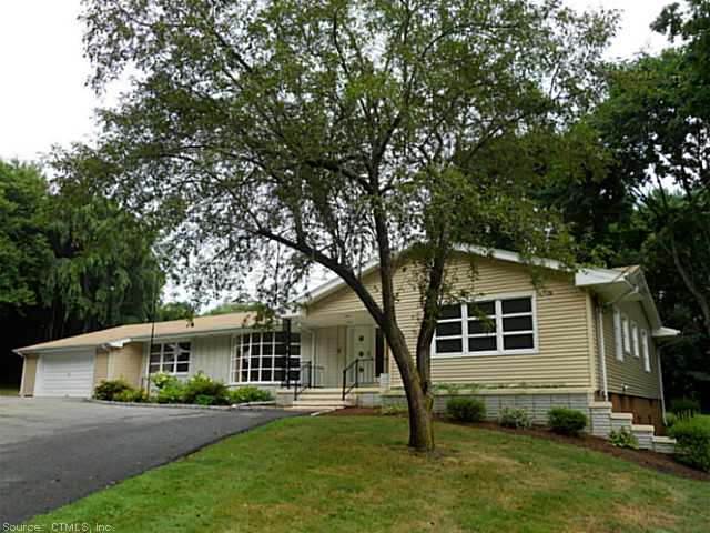70 Sunset Dr, Orange, CT 06477 photo 1