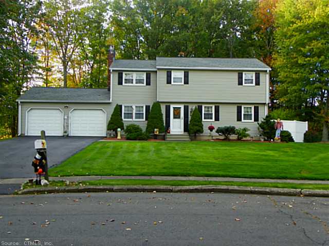 61 Hintz Dr, Wallingford, CT 06492 photo 1
