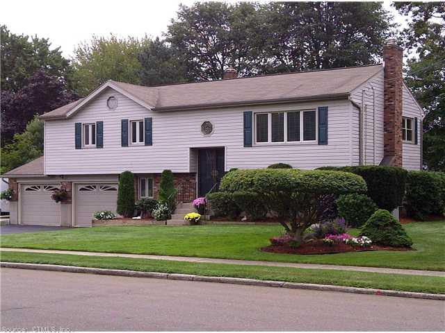 16 Haystack Rd, West Haven, CT 06516 photo 1