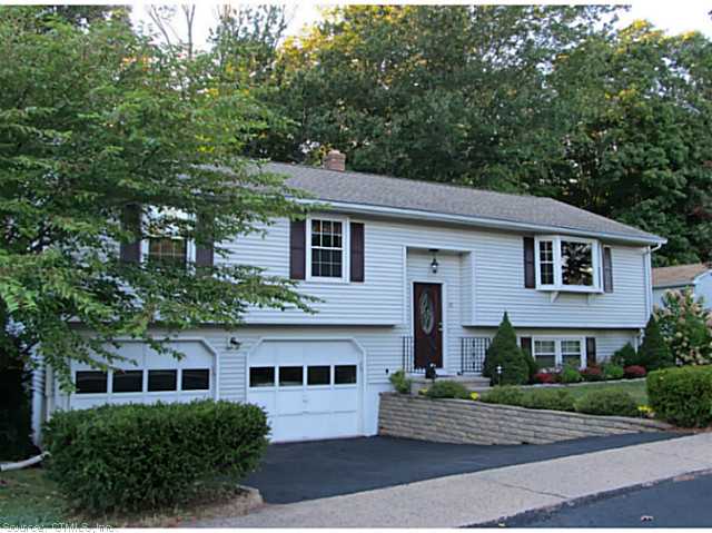 47 Robertson Rd, Hamden, CT 06518 photo 1