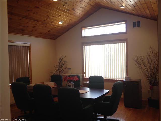 42 Michael St, New Haven, CT 06513 photo 1