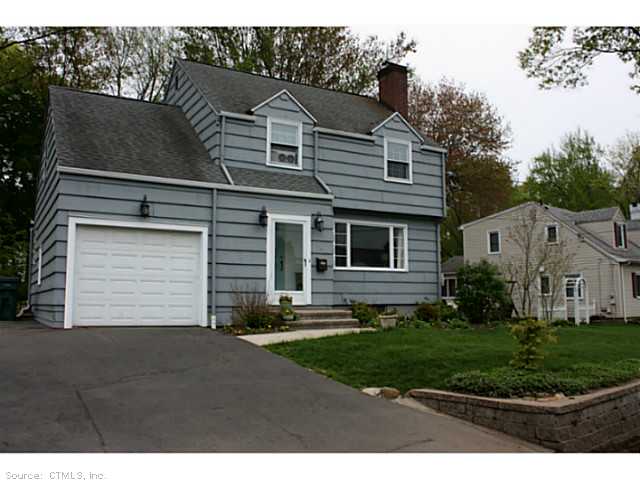 21 Orchard Ct, Hamden, CT 06517 photo 1