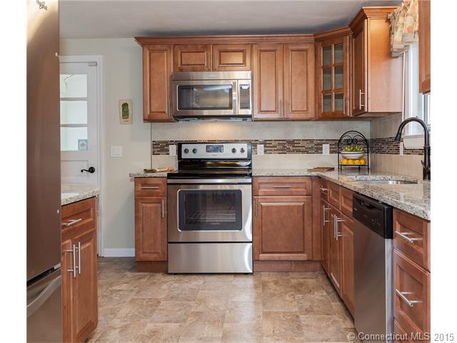 40 Dorlen Cir, Wethersfield, CT 06109 photo 1