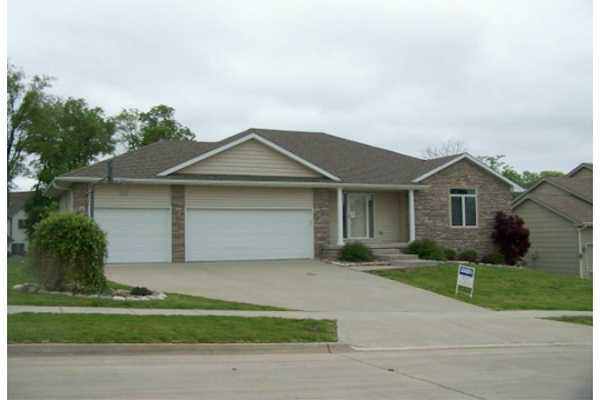 3006 E Spring St, Des Moines, IA 50320 photo 1