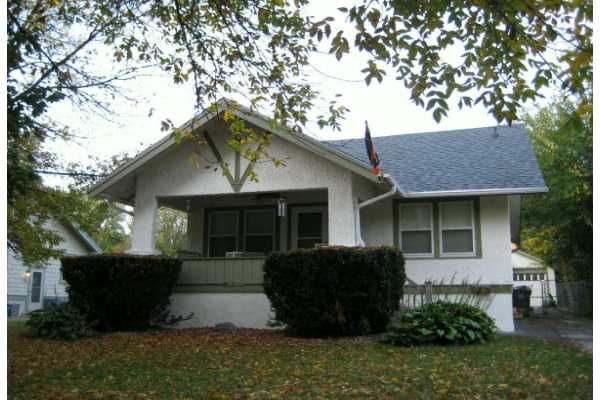 2104 44th St, Des Moines, IA 50310 photo 1