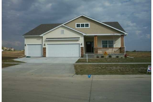 9705 Valley Pkwy, Johnston, IA 50131 photo 1