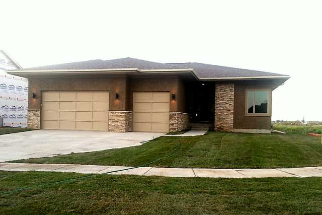 16429 Maple St, Clive, IA 50325 photo 1