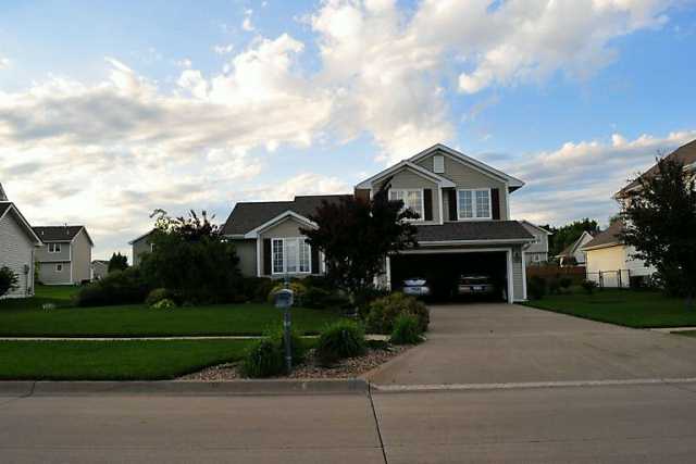 9237 Timberwood Dr, Johnston, IA 50131 photo 1