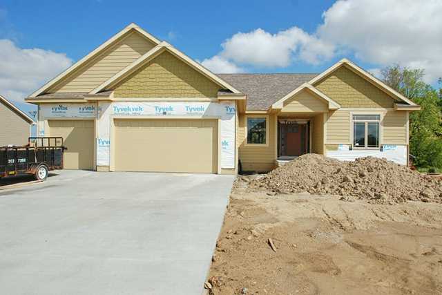 7339 Moonlight Dr, Johnston, IA 50131 photo 1