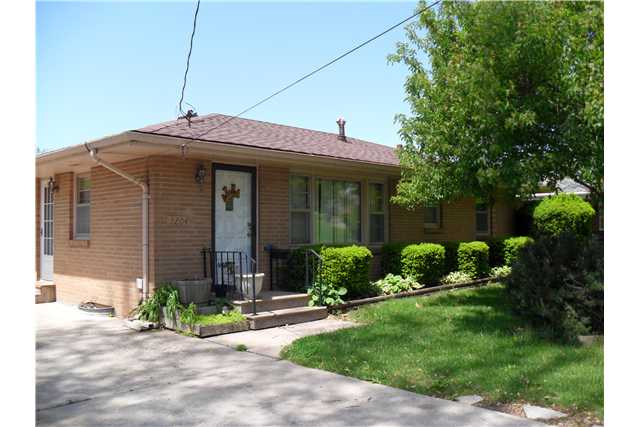 3204 Fairlane Dr, Des Moines, IA 50315 photo 1