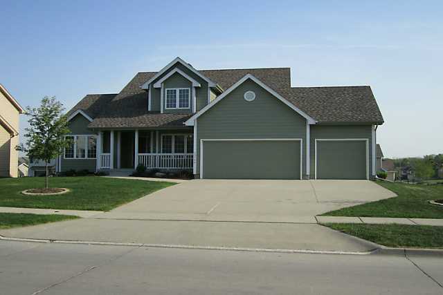 15706 Aurora Ave, Urbandale, IA 50323 photo 1