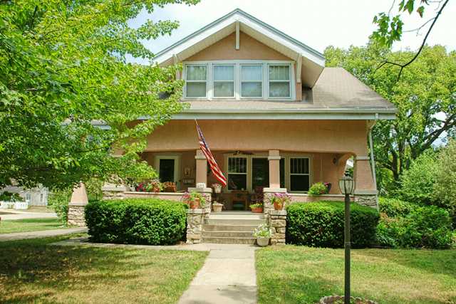 423 W Jefferson St, Winterset, IA 50273 photo 1