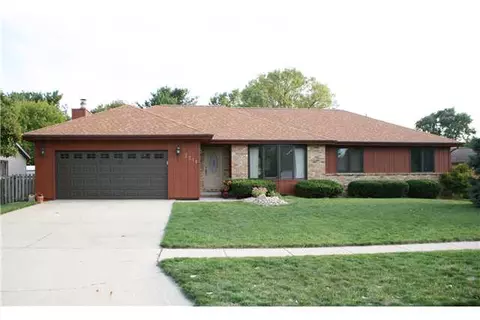 2214 Pinehurst Dr, Ames, IA 50010 photo 1