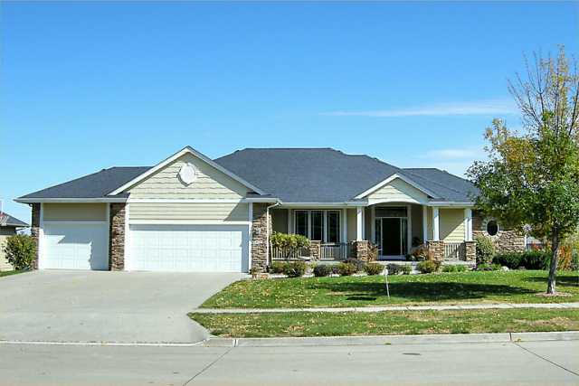 6717 Peckham St, Johnston, IA 50131 photo 1