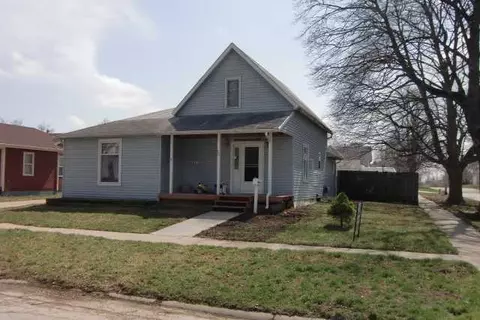 702 E Jefferson St, Winterset, IA 50273 photo 1