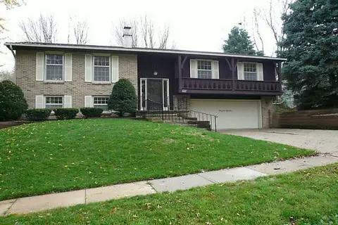9554 Forest Ave, Clive, IA 50325 photo 1