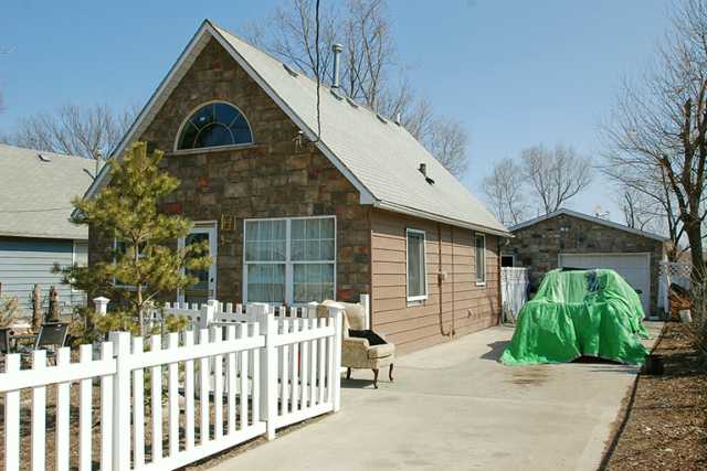 215 SE 28th St, Des Moines, IA 50317 photo 1