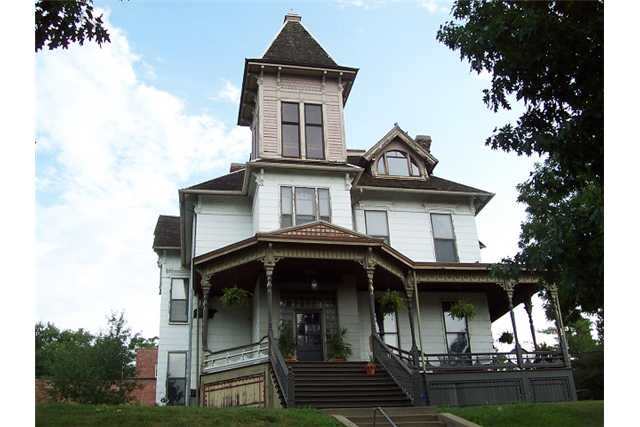 1605 Woodland Ave, Des Moines, IA 50309 photo 1