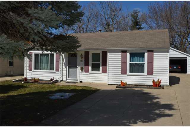 1307 Emma Ave, Des Moines, IA 50315 photo 1