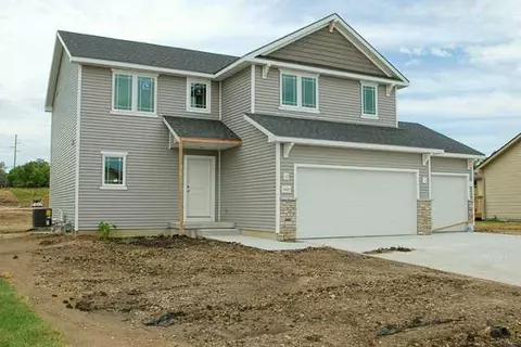 3462 Baxter Cir, Clive, IA 50325 photo 1