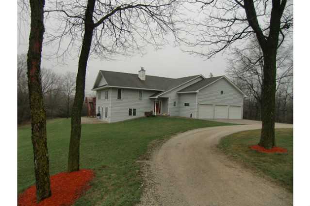 34429 Irving Ct, Earlham, IA 50072 photo 1