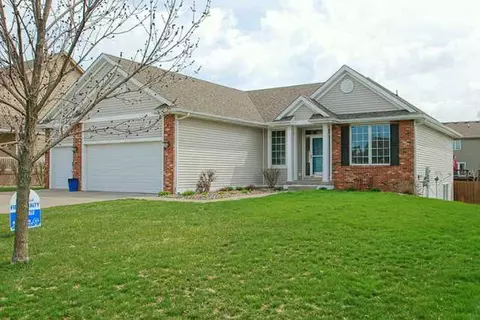 835 SE Mapleleaf Ln, Waukee, IA 50263 photo 1