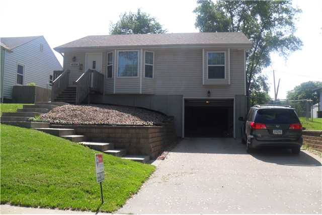 4004 Oxford St, Des Moines, IA 50313 photo 1