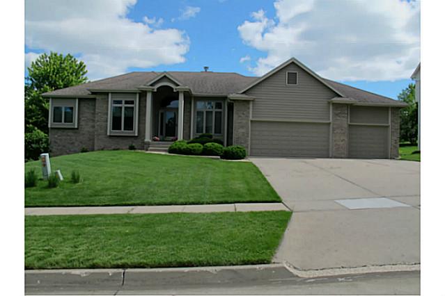 4824 Oakwood Ln, West Des Moines, IA 50265 photo 1