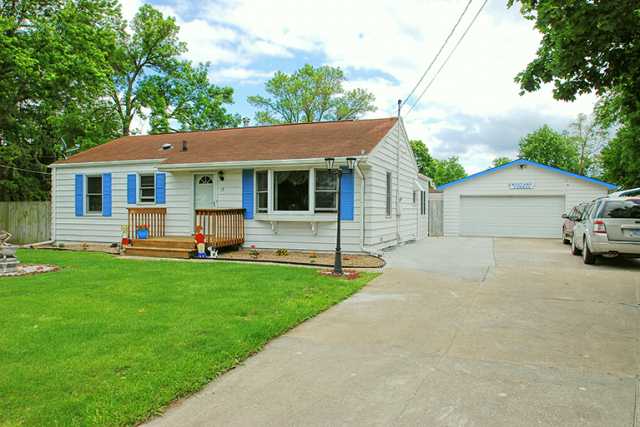 15 E Watrous Ave, Des Moines, IA 50315 photo 1