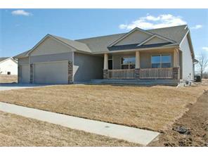 3535 E Highview Dr, Des Moines, IA 50320 photo 1
